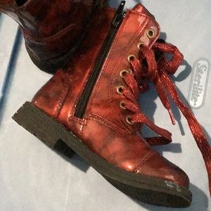 NWOT Umi eu25 shiny red boots with side zip